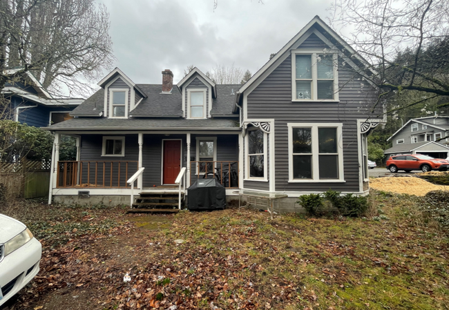 5 bedroom 2.5 bath house next to WWU! - 5 bedroom 2.5 bath house next to WWU!