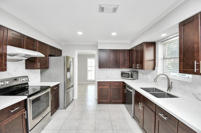 Photo - 315 Muirwood Ln