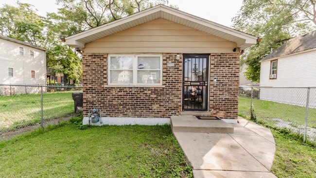 Building Photo - 5141 S Carpenter St