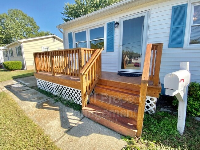 Photo - 1006 73rd St