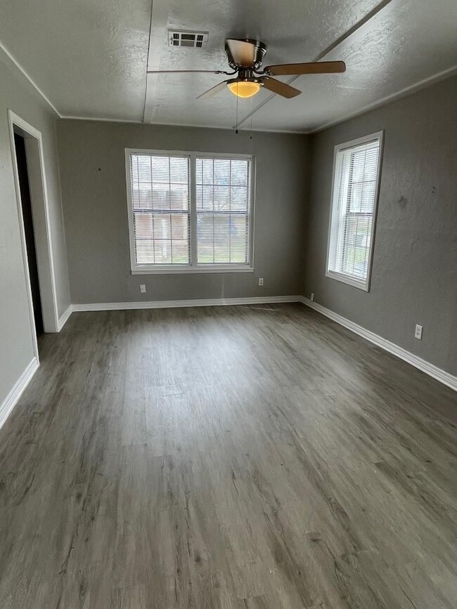 Photo - 2 BED 1 BATH DUPLEX FOR LEASE