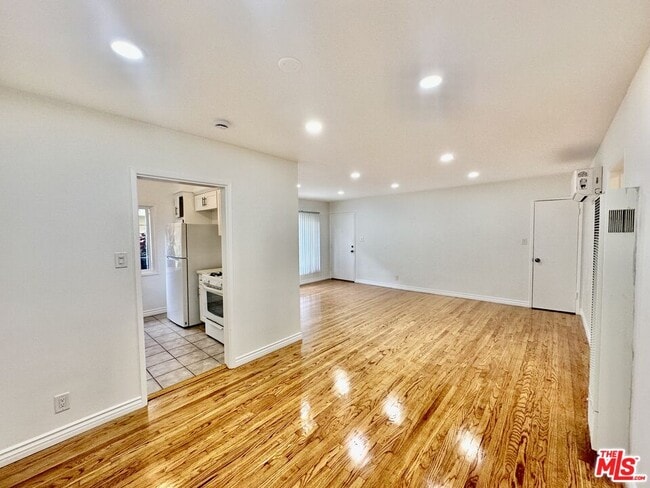 Photo - 1108 S Sherbourne Dr Unit 1
