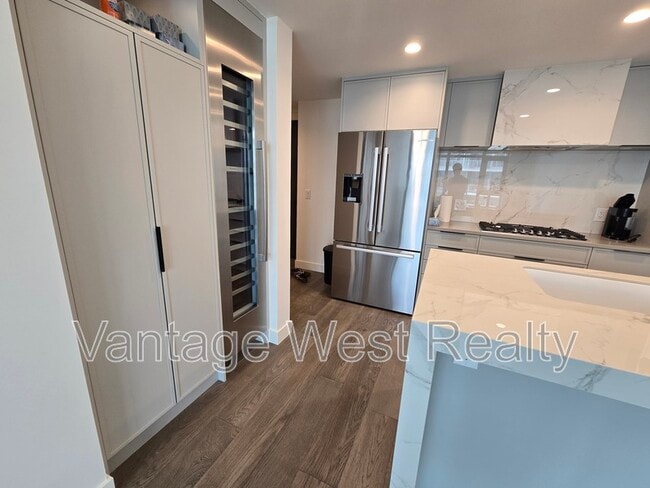 1201-3700 Capozzi Rd