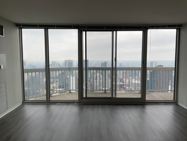 Photo - 470 N State St