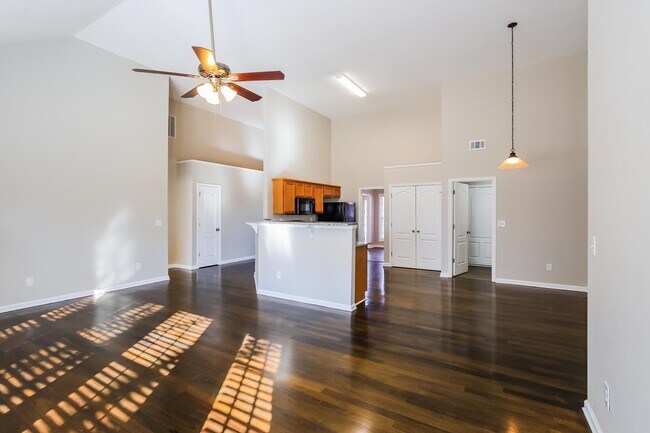 Photo - 211 Gilliam Ct