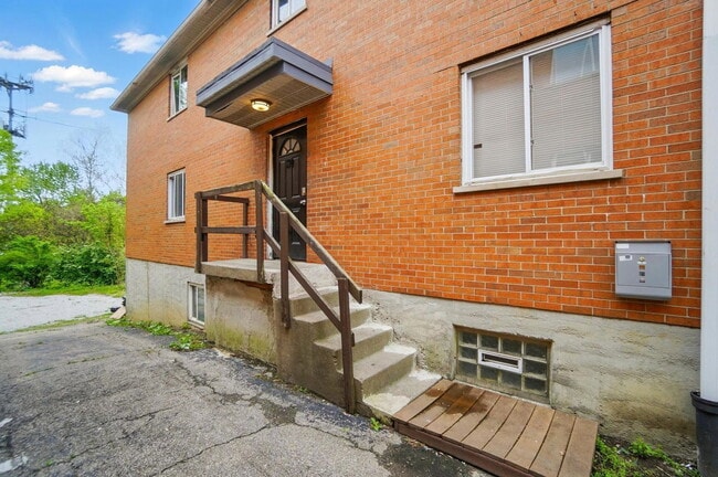 39 Wuest St Unit 4