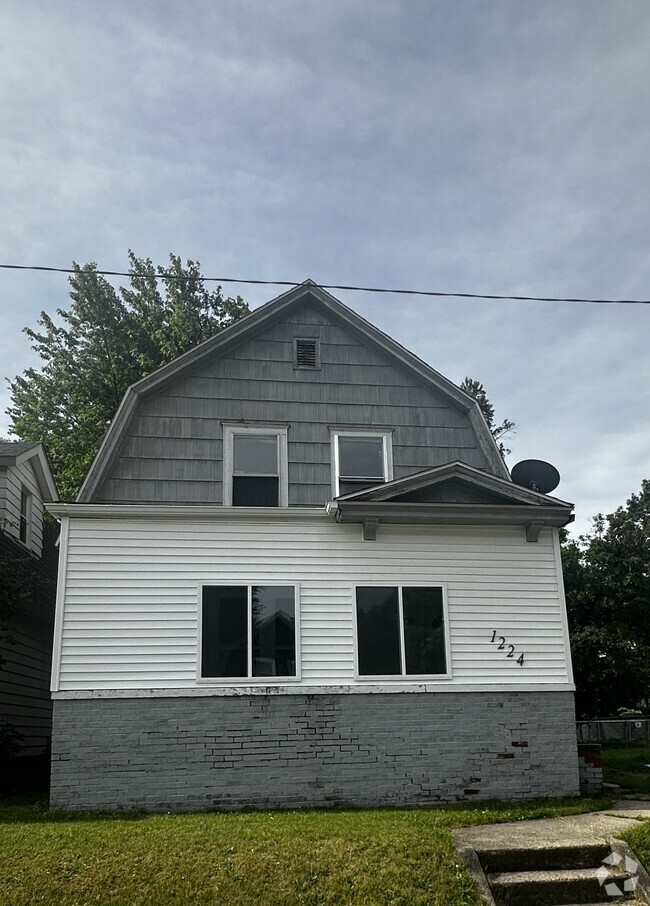 Building Photo - 1224 E Madison St Rental