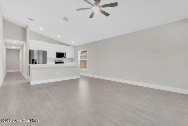 Photo - 889 Dunbar St