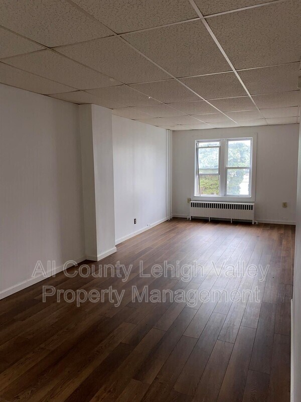 Photo - 736 N Ninth St