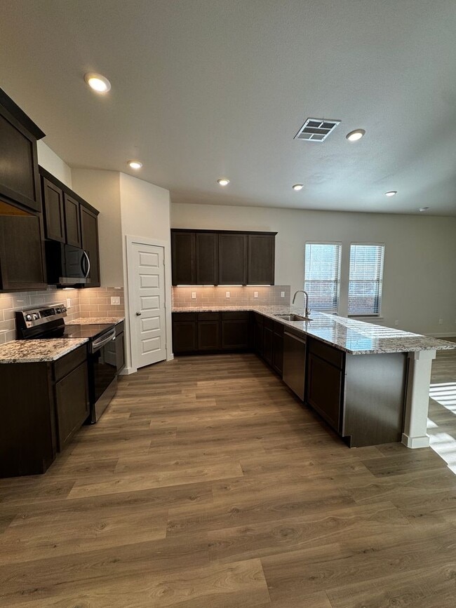 Photo - Fabulous Luxury Newer 2026 Build 3/2/2