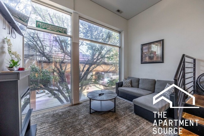 Photo - 1002 W Lake St Unit 2