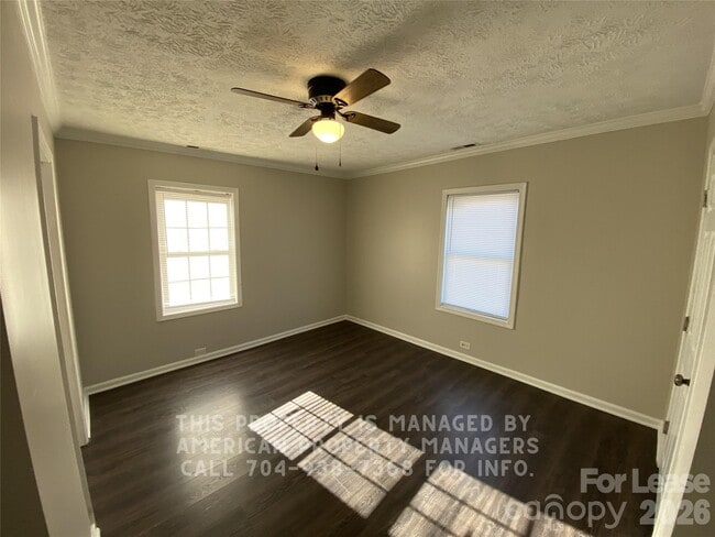 Photo - 303 Southern St