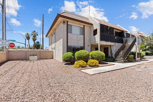 Building Photo - Beautifully Updated 2 Bedroom, 2 Bathroom Home Near the Heart of Las Vegas