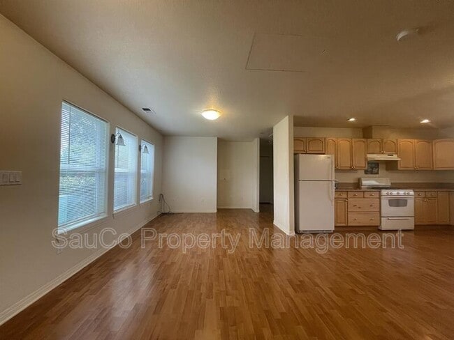 Photo - 1449 N Ivy St