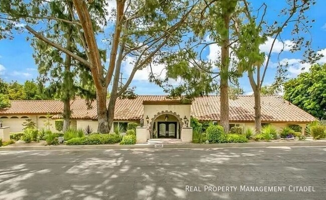 Building Photo - 1850 Edgecliff Dr Rental