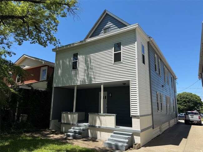 Photo - 121 W 24th St