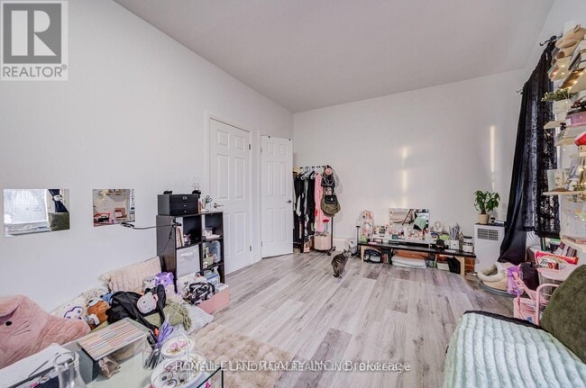 Photo - 92 King St W