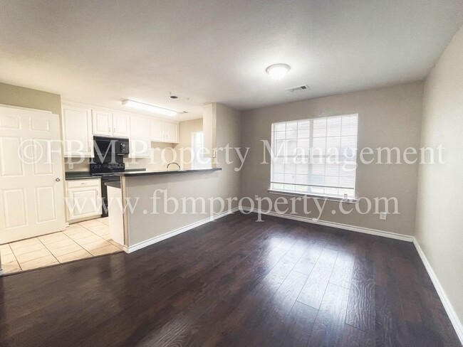 Photo - 2702 Boyd St