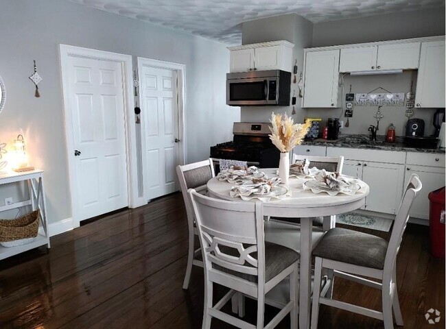 Building Photo - 1043 Mineral Spring Ave Unit 3 Rental
