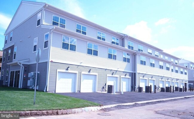 Photo - 105 Stoutsburg Blvd