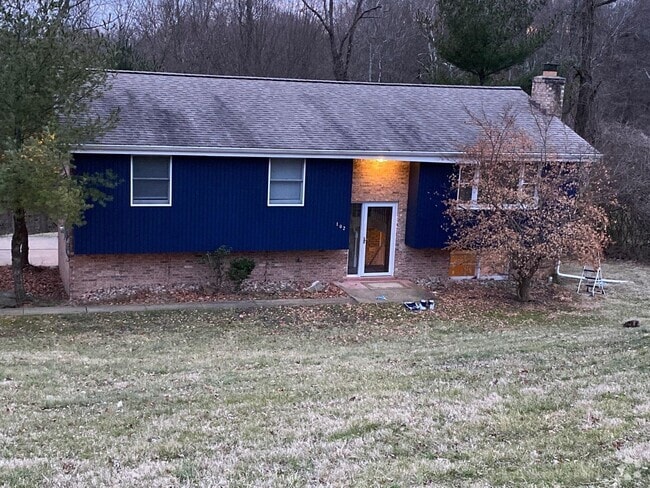Building Photo - *****Huge 4 bedroom, 3 full bath home FOR ...