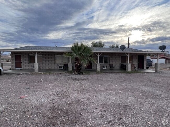 Building Photo - 1 Bedroom Economy Apartment Old Bullhead Unit 4