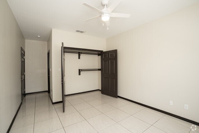 3BR, 2BA - 1,095SF - Primary Bedroom