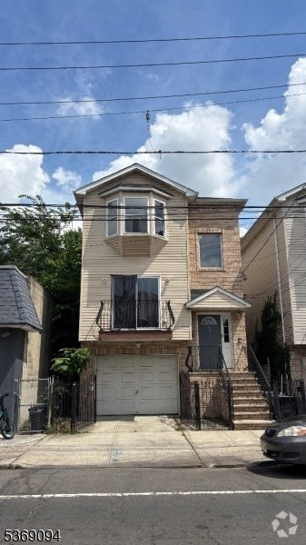 Building Photo - 924 Bergen St Rental