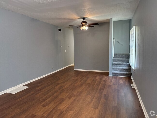 Building Photo - Selinger duplex Unit 2 Rental