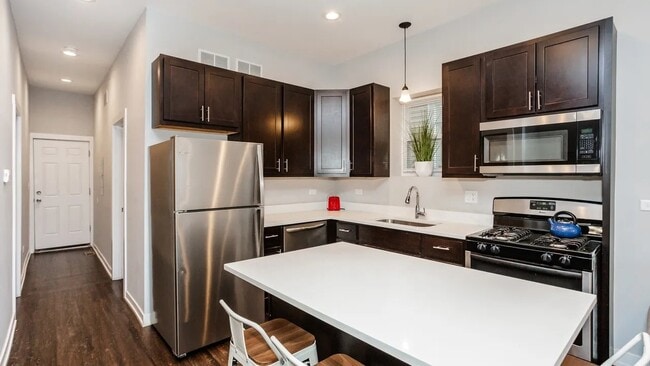 Photo - 1922 N Rockwell St Unidad 1