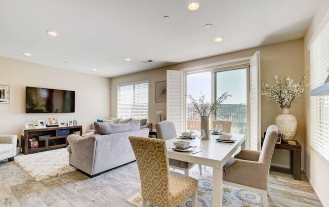 1785 Saltaire Pl