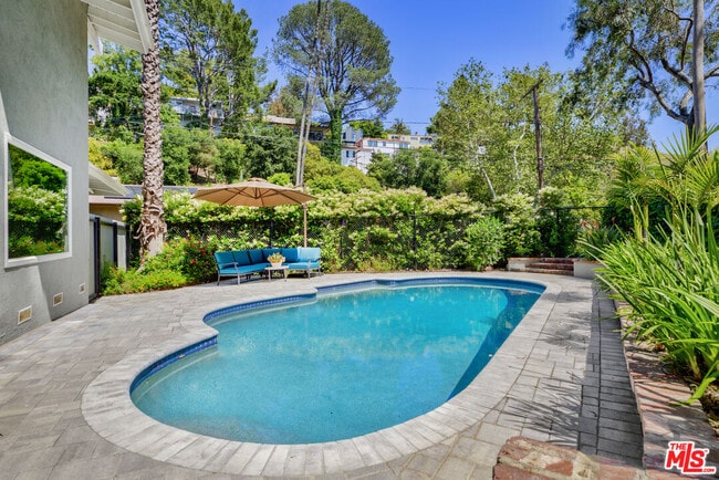 Building Photo - 3101 Beachwood Dr