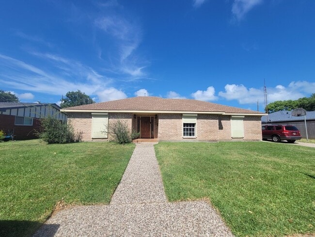 Building Photo - 2626 Beluche Dr Rental