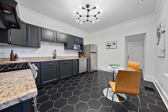 Photo - 854 Summit St