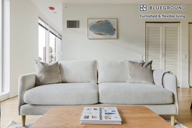 Photo - 340 E North Water St Unidad FL31-ID1363