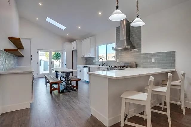 Building Photo - 356 W 15th St