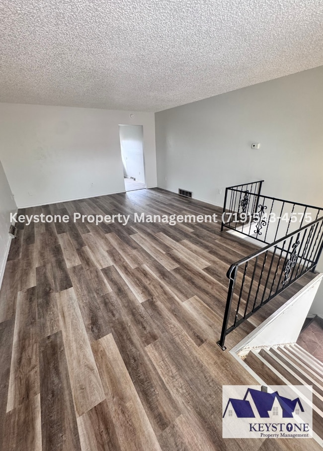Photo - Charming Duplex in Pueblo West – Comfortable & Convenient Living $1300/$1300 Unidad 947 S. Honeysuckle Dr.