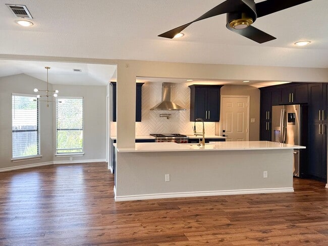 Building Photo - 3 Bed / 2 Bath / 2 Car Gargae / Pool Rental
