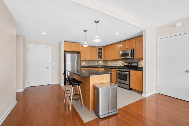 700 Grove St Unit 2L