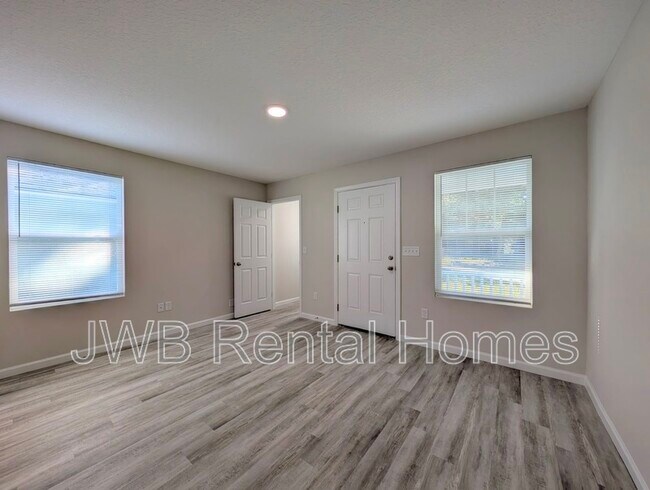 Photo - 439 Phelps St