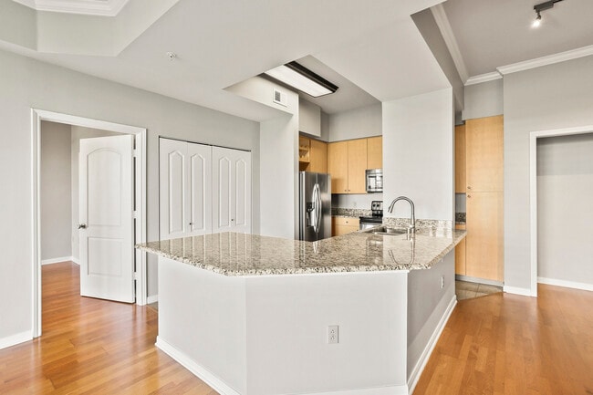 Photo - 3225 Turtle Creek Blvd Unidad 626