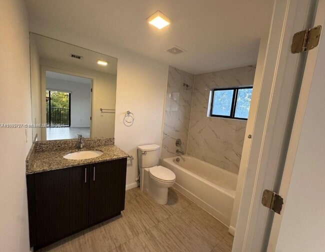 Photo - 1801 SW 32nd Ave Unit 203