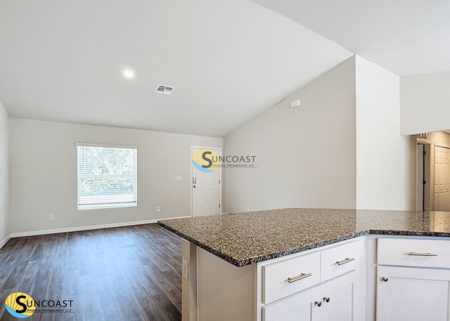 Photo - 122 NW 12th Pl