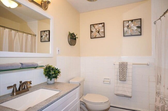 Photo - 12 Hallmark Gdns Unit 9