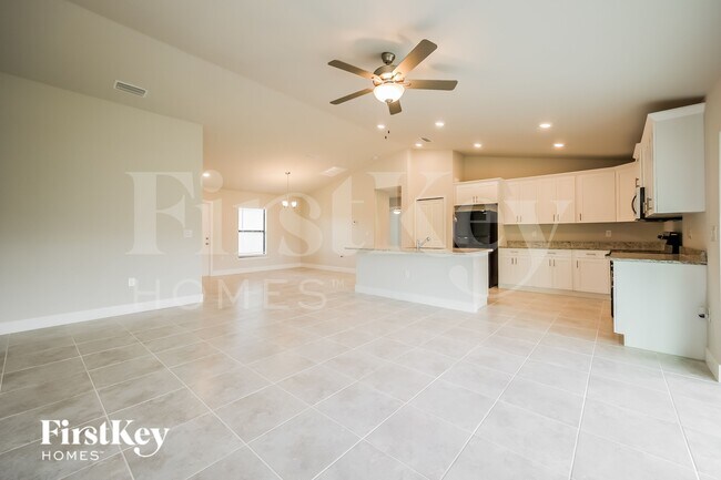 Photo - 915 Plumosa Ave