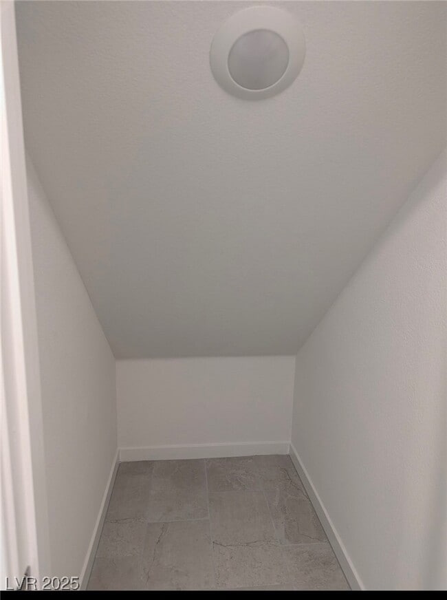 Photo - 6270 Foxes Dl St