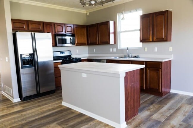 Photo - 14005 Kelly Dr