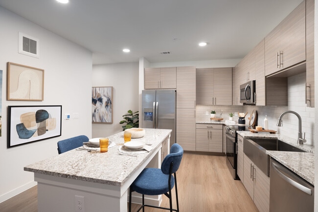 Smart Style, Smart Savings – Up to 6 Weeks... - Smart Style, Smart Savings – Up to 6 Weeks... Condo Unit ACC5