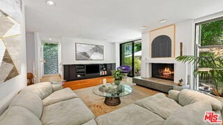 853 S Bundy Dr