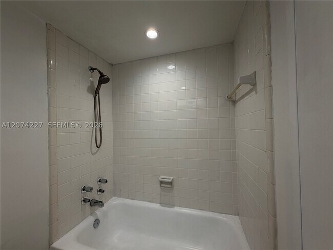 900 Bay Dr E Unit 413